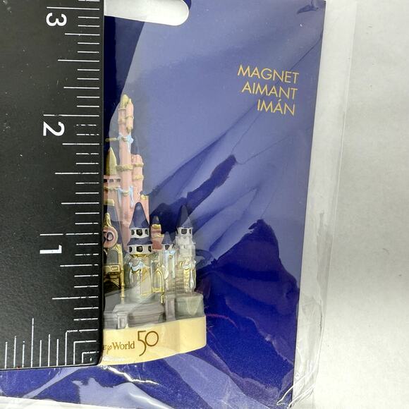 Walt Disney World 50th Anniversary Cinderella Castle Magnet 3D Collect WDW RARE - Picture 4 of 4